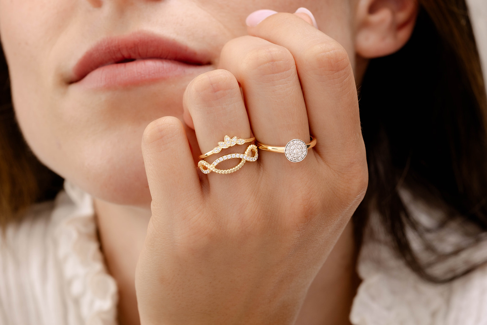 Mix and Match & Mélange de métaux : l’art de combiner ses bijoux sans en faire trop