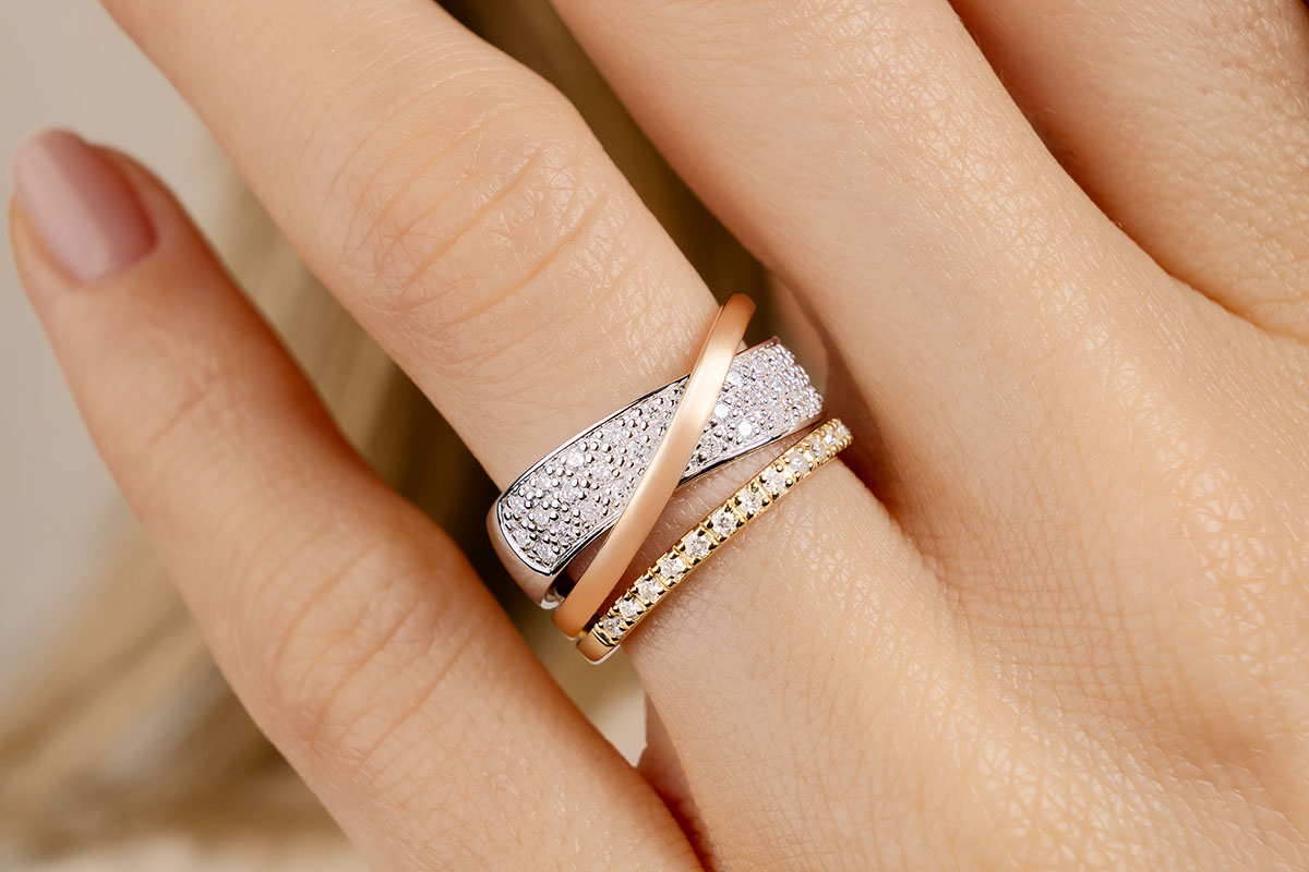 Or jaune, or blanc ou or rose : lequel vous ira le mieux ?