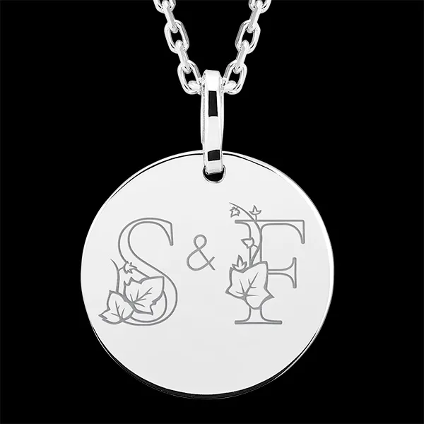 Medaglietta rotonda incisa - oro bianco 9 carati - Collezione ABC Yours - Edenly Yours