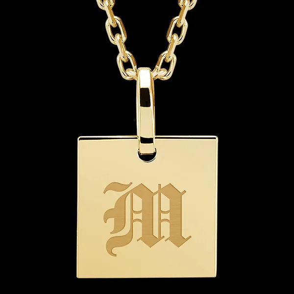 Médaille carrée gravée - or jaune 9 carats - Collection ABC Yours - Edenly Yours