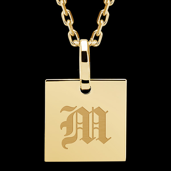 Medalion pătrat gravat - aur galben de 9 carate - Colecția ABC Yours - Edenly Yours