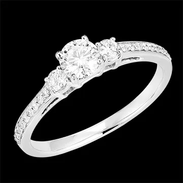 « L'Atelier » Nº180028 - Pierścionek Białe złoto 375 - Diament laboratoryjny okrągły 0.3 karat - Kamienie boczne Diament laboratoryjny - Oprawa Diament laboratoryjny