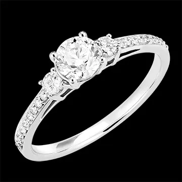 « L'Atelier » Nº182427 - Bague Or blanc 18 carats - Diamant synthétique Rond 0.5 carat - Pierres de côté Diamant synthétique - Sertissage Diamant synthétique