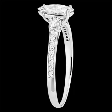 « L'Atelier » Nº182927 - Pierścionek Białe złoto 750 - Diament laboratoryjny Markiza 0.5 karat - Kamienie boczne Diament laboratoryjny - Oprawa Diament laboratoryjny