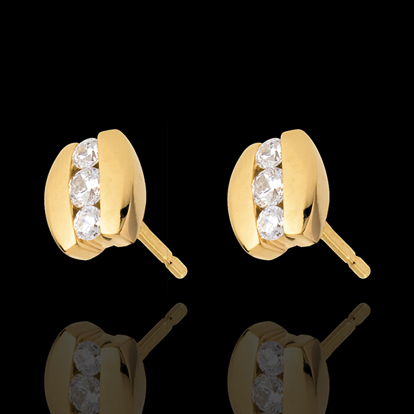 Kolczyki Drogocenne Gniazdo - Trzy diamenty w nawiasie - złoto żółte 18-karatowe - 0,23 karata - 6 diamentów