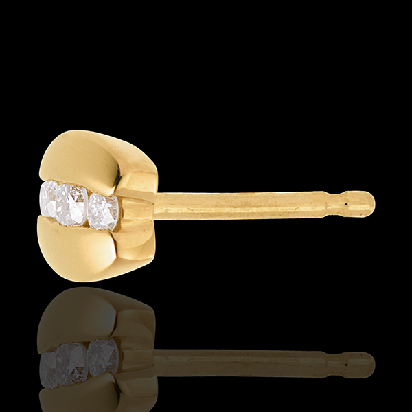 Kolczyki Drogocenne Gniazdo - Trzy diamenty w nawiasie - złoto żółte 18-karatowe - 6 diamentów
