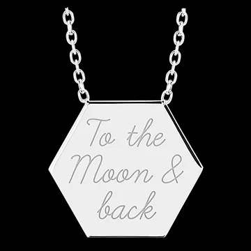 Médaille hexagonale gravée - or blanc 9 carats - Collection Lovely Yours - Edenly Yours