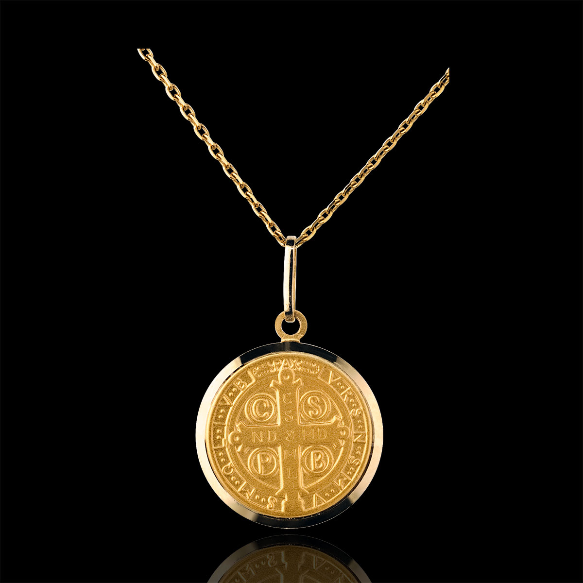 Croce di San Benedetto in oro giallo con medaglia