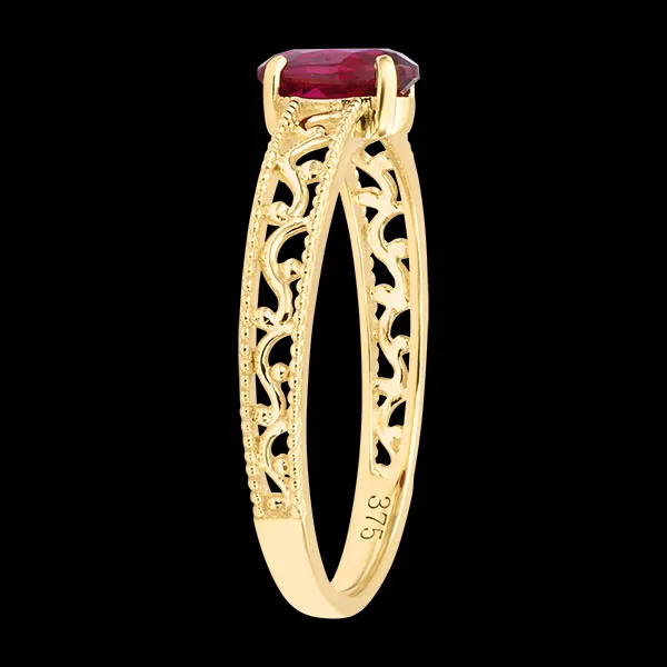 Caliste Ring – 9ct Yellow Gold, Synthetic Ruby