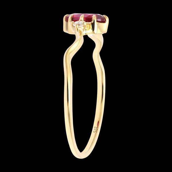 Bague Rubra – Or jaune 9 carats avec diamants synthétiques et rubis synthétique