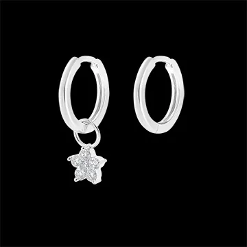 Un paio di orecchini Mix in oro bianco 9 carati