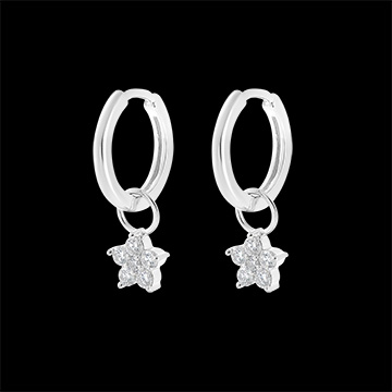 Une paire de boucle d'oreille Mix en or blanc 9 carats