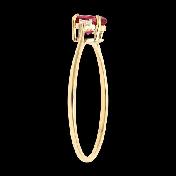 Bague Amara – Or jaune 9 carats avec diamants synthétiques et rubis synthétique