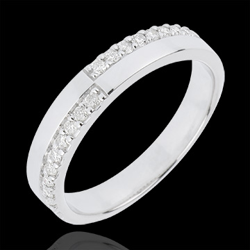 Wedding Ring Nice Equilibrium