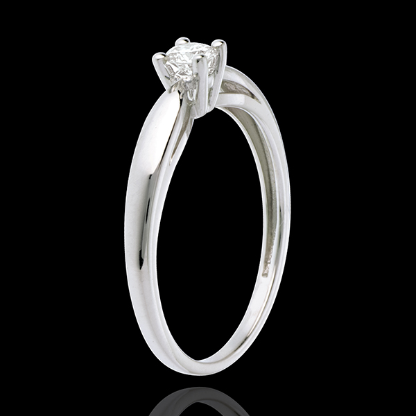 Solitaire tapered ring white gold