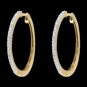 Creolen mit halbem Diamantbesatz- Noa - Gelbgold, 9 Karat, mit Diamanten