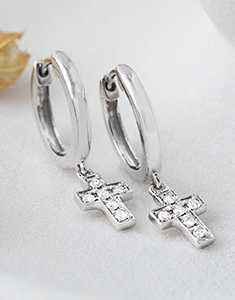 Boucles d'oreilles Abondance - Croix Diamantée - or blanc 9 carats et diamants