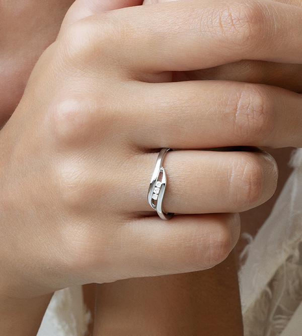 Nido Prezioso Nº39 - Anello di fidanzamento Oro bianco 18 carati