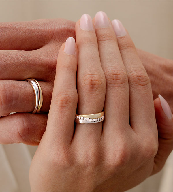 Amour Trauring-Duo – Gelb- und Weißgold & Diamanten – 9-karätig