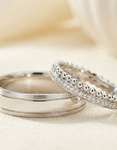 Dúo de alianzas Horizon & Double rang – oro blanco y diamantes – 18 quilates