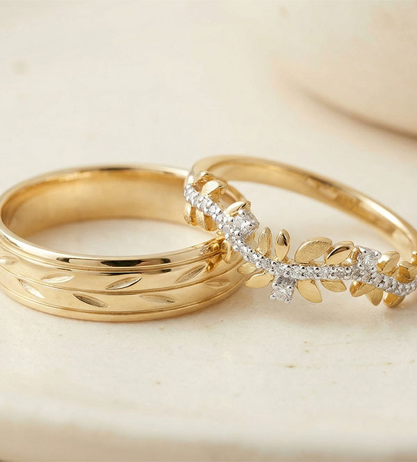Dúo de alianzas Jardin Enchanté – oro amarillo y diamantes – 9 quilates