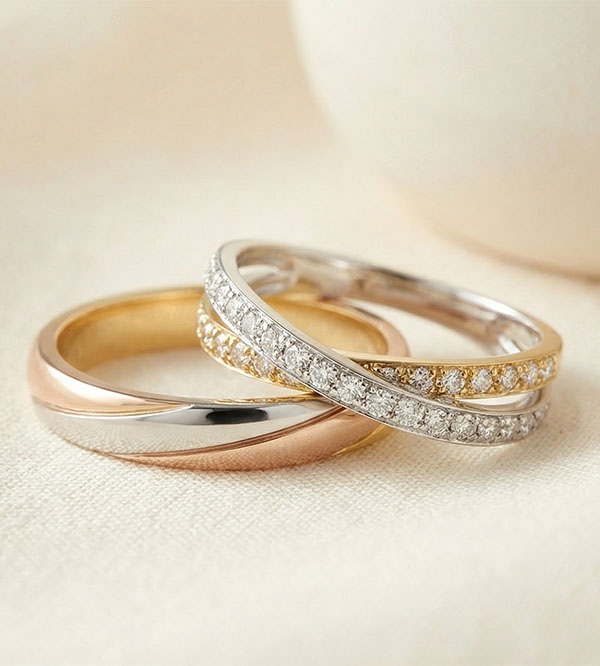 Duo de alianzas Saturne – Tres oros & oro amarillo y blanco con diamantes – 9 quilates