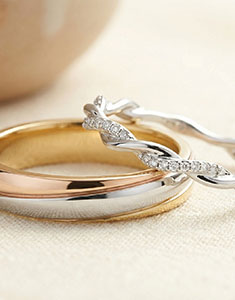 Saturne & Olympe Trouwring Duo – Drie goudtinten & witgoud met diamanten – 18 karaat