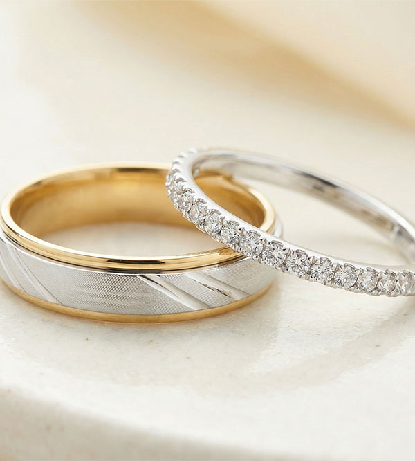 Dúo de alianzas Viking & Bettina – oro blanco y amarillo & oro blanco y diamantes – 18 quilates