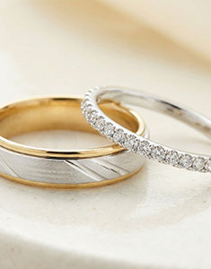 Dúo de alianzas Viking & Bettina – oro blanco y amarillo & oro blanco y diamantes – 18 quilates