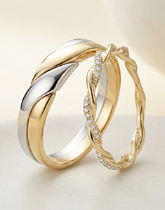 Dúo de Alianzas Attraction & Olympe – Oro Amarillo y Blanco & Oro Amarillo con Diamantes – 18 quilates