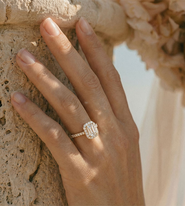 « L'Atelier » No. 190101 - Ring Yellow gold 18 carats - Laboratory Diamond Baguette 0.5 Carats - Halo Laboratory Diamond - Setting Laboratory Diamond