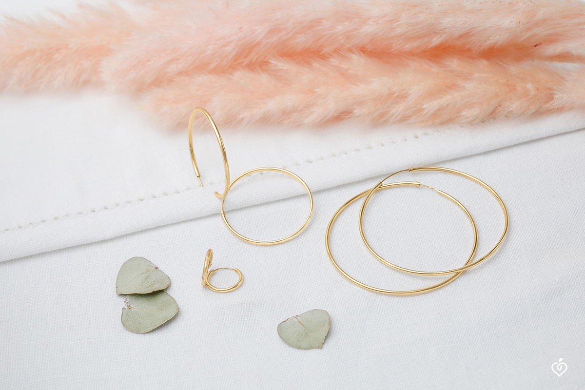 Orecchini A Sfera In Oro Giallo 9kt, Diametro 5mm, Senza Pietre, Eleganti E Classici In Confezione Regalo