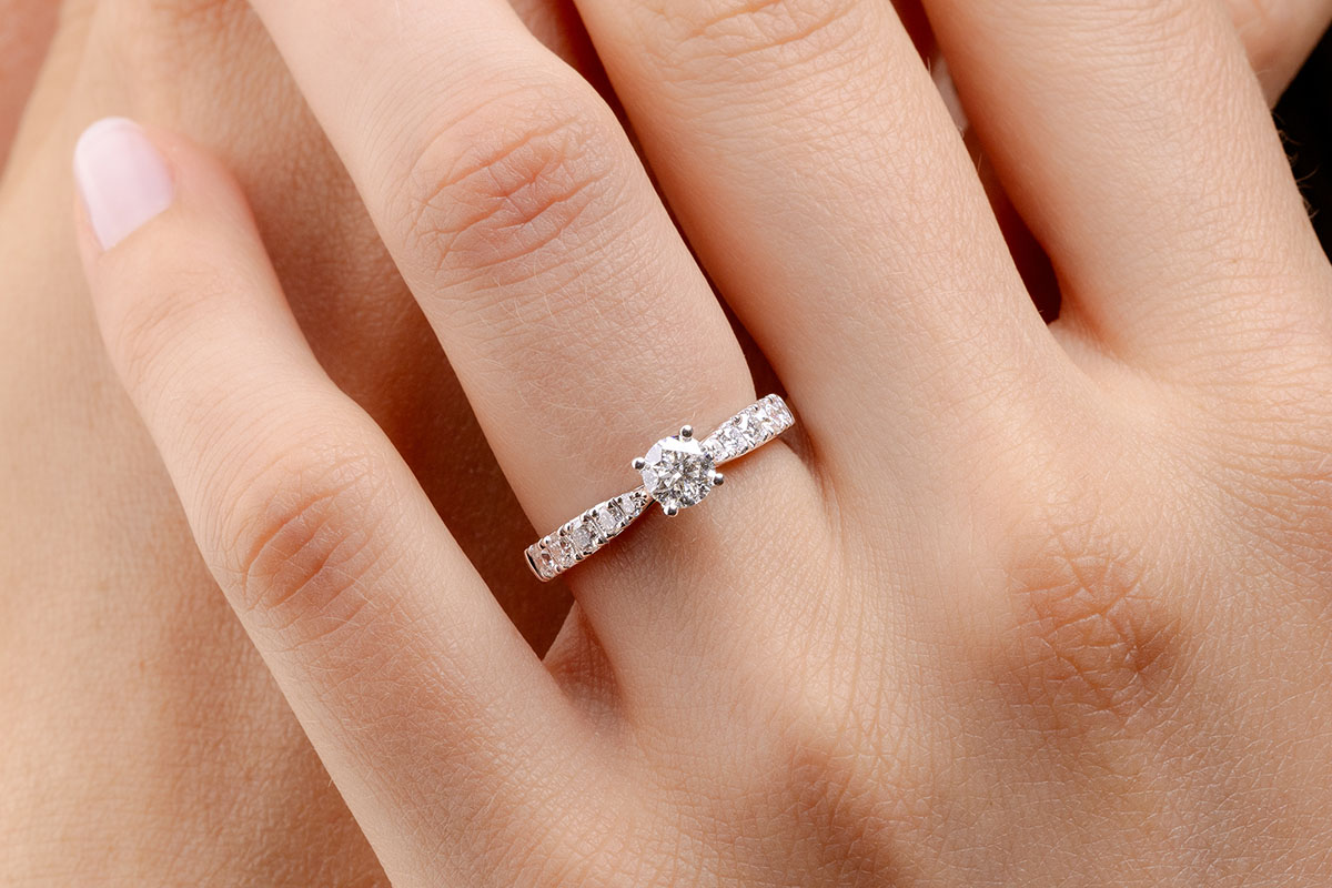 Bague solitaire pavé diamant - Or blanc 18K - Cadeau raffiné à offrir
