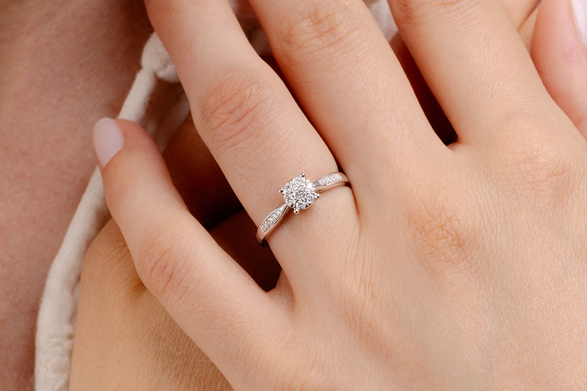 Bague de fiançailles solitaire pavé blanc 18K Diamants ct