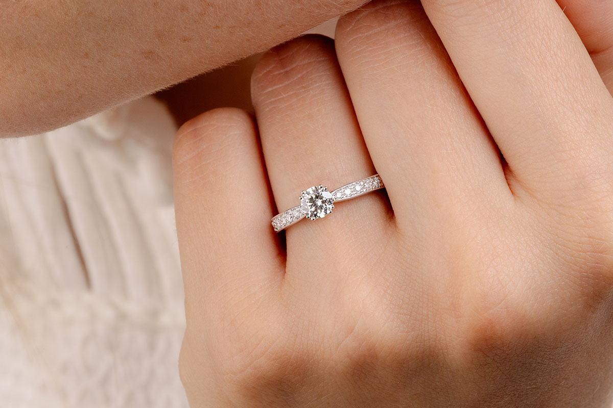 Bague de fiançailles solitaire pavé or blanc 18K Diamant ct