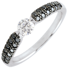 Black Diamond Triumphal Solitaire Ring - 0.25 carat - 18 carats