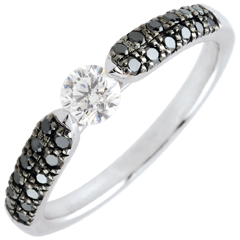 Anello solitario Trionfale - Oro bianco - 18 carati -Diamanti neri e Diamante bianco - 0.45 carati e 0.25 carati