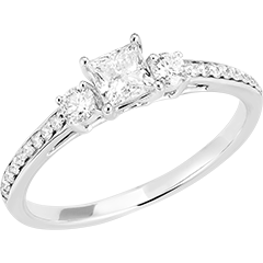 « L'Atelier » Nº160127 - Ring Weißgold 750/-(18Kt) - Diamant Prinzess 0.3 Karat - Seitliche Steine Diamant - Fassung Diamant