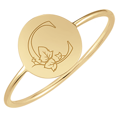 Engraved round medallion ring - 9K yellow gold - ABC Yours Collection - Edenly Yours