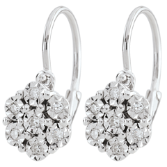 Kolczyki Świeżość - Płatkowy Kwiat - 14 diamentów i białe złoto 9-karatowe