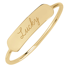 Engraved rectangle medallion ring - 9 carat yellow gold - Lovely Yours Collection - Edenly Yours
