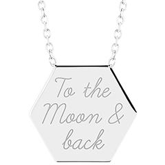 Médaille hexagonale gravée - or blanc 9 carats - Collection Lovely Yours - Edenly Yours