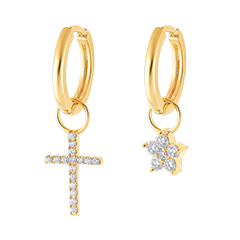 Une paire de boucle d'oreille Mix en or jaune 18 carats Une paire de boucle d'oreille Mix en or jaune 18 carats