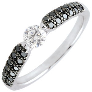 Anello solitario Trionfale - Oro bianco - 9 carati -Diamanti neri e Diamante bianco - 0.45 carati e 0.25 carati