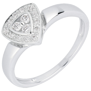Cinematic White Gold and Diamond Ring