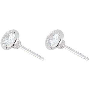 Cercei Solitaire Păpuşă aur alb de 18k