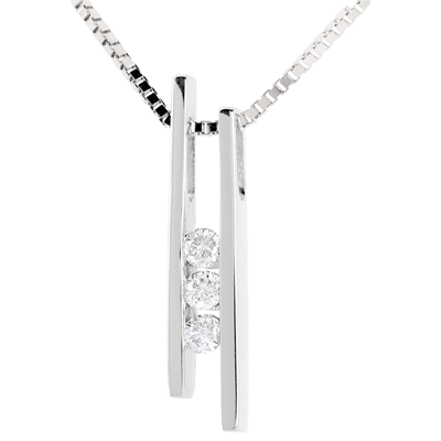 9 carat white gold diamond necklace